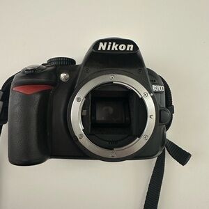 Nikon d3100 BODY ONLY